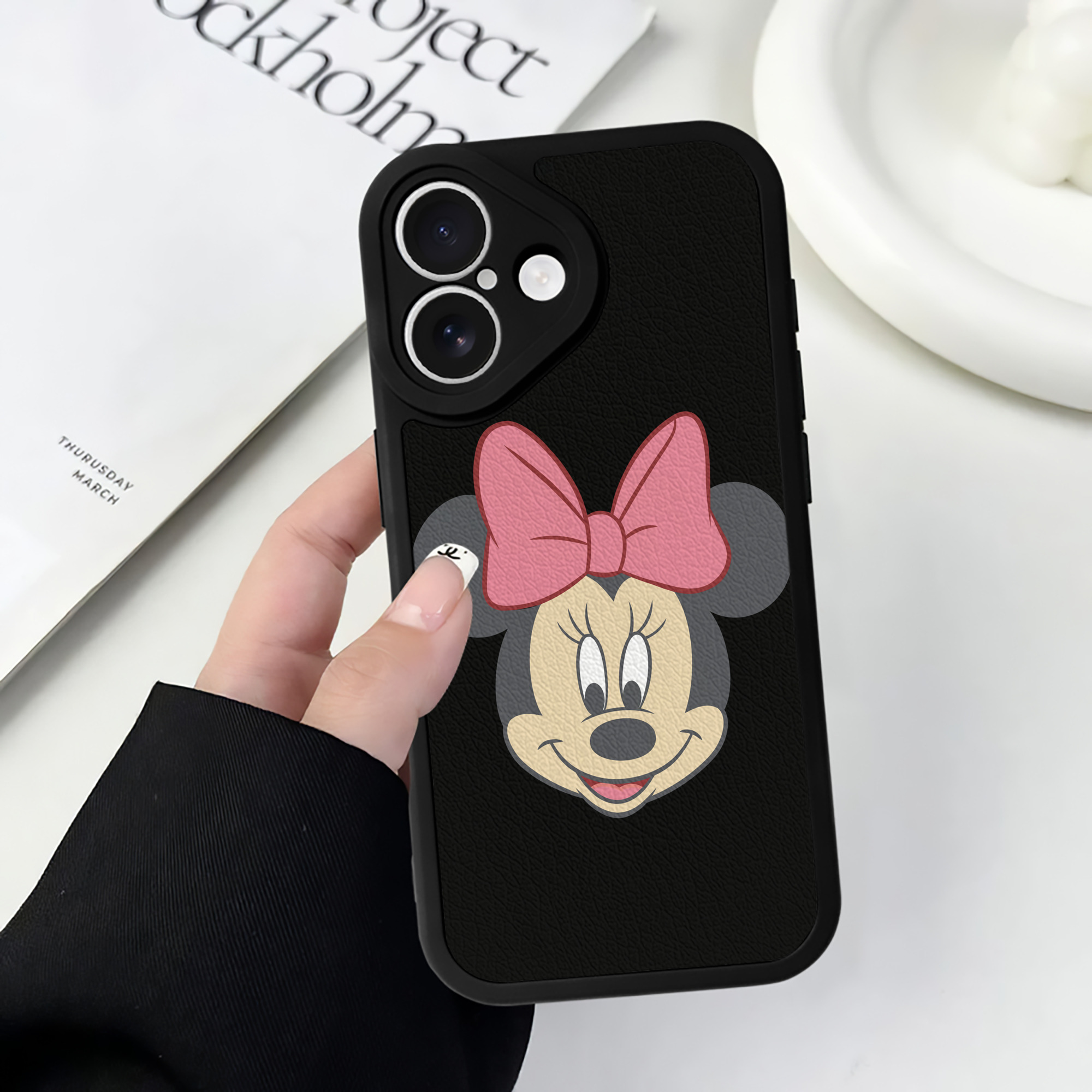 （画像用） ミッキーマウス Mickey Mouse 【iPhone 16シリーズ対応】シリコンスマホケース（レザー調） 材質：シリコン
